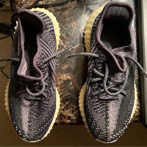 Yeezy Boost 350 V2 'Carbon'